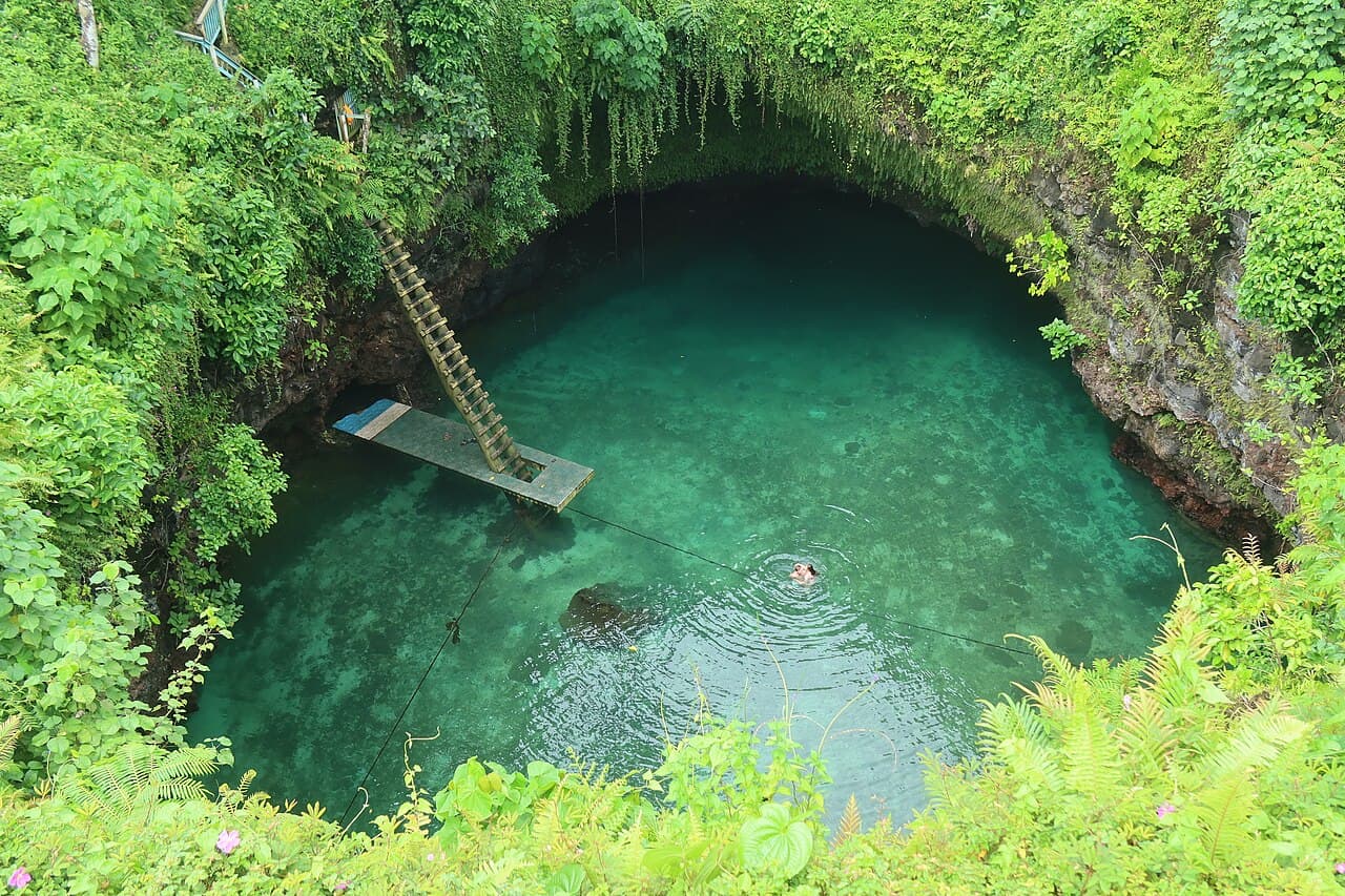 To Sua Ocean Trench